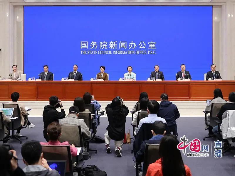 工信部：三方面发力 分阶段分领域打造具有国际竞争力的数字产业集群.jpg